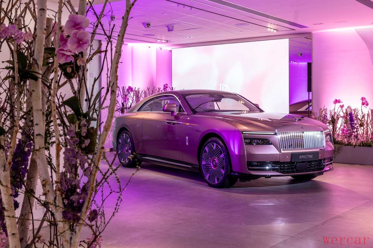 七部传奇全港唯一 Rolls-Royce SPECTRE INSPIRED Blossom 绝美降临湾仔