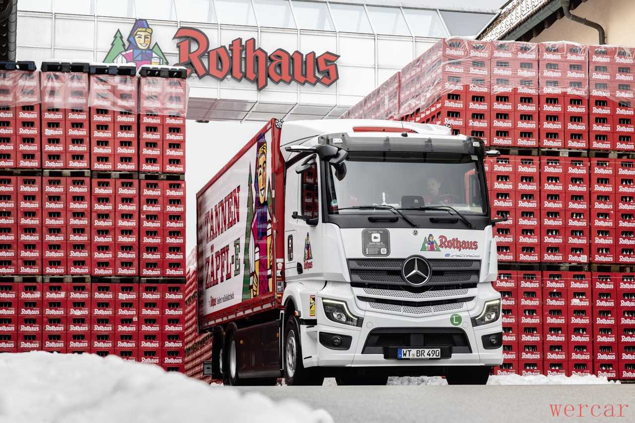 黑森林直闯布鲁塞尔！Mercedes-Benz eActros 600 千里送圣诞树实测