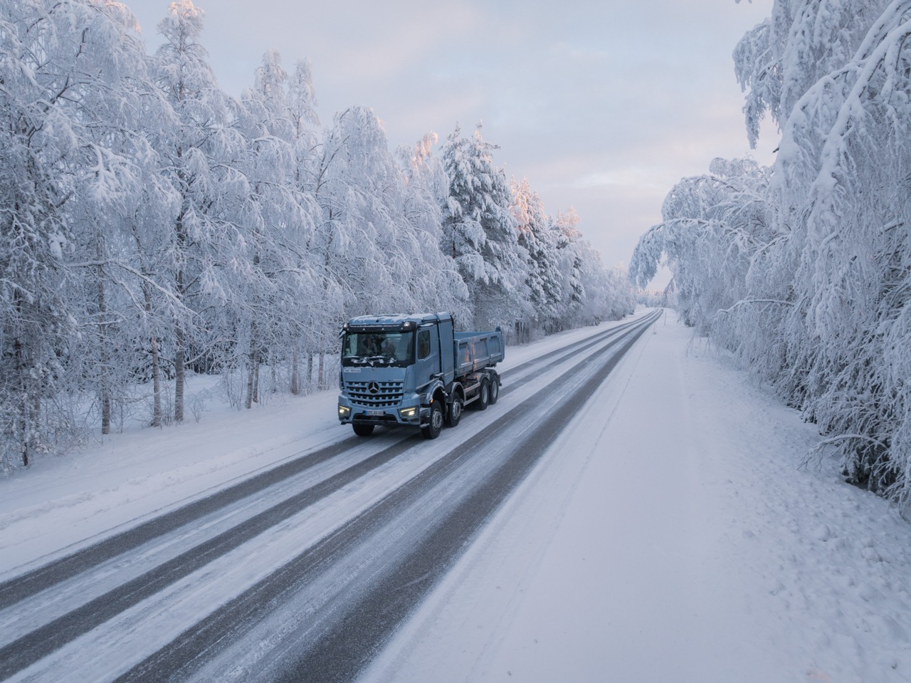 平治 eArocs 400 零下 20 度展现纯电重型工程车巅峰战力