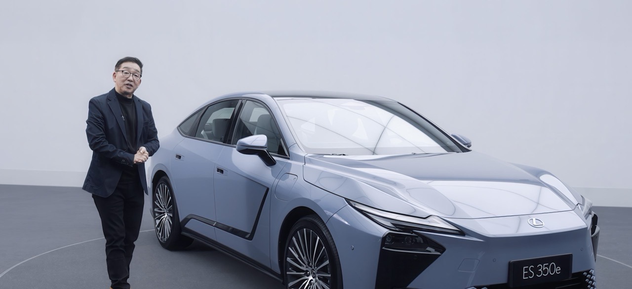 全新一代 LEXUS ES 打破传统房车框架的「黄金比例」杰作
