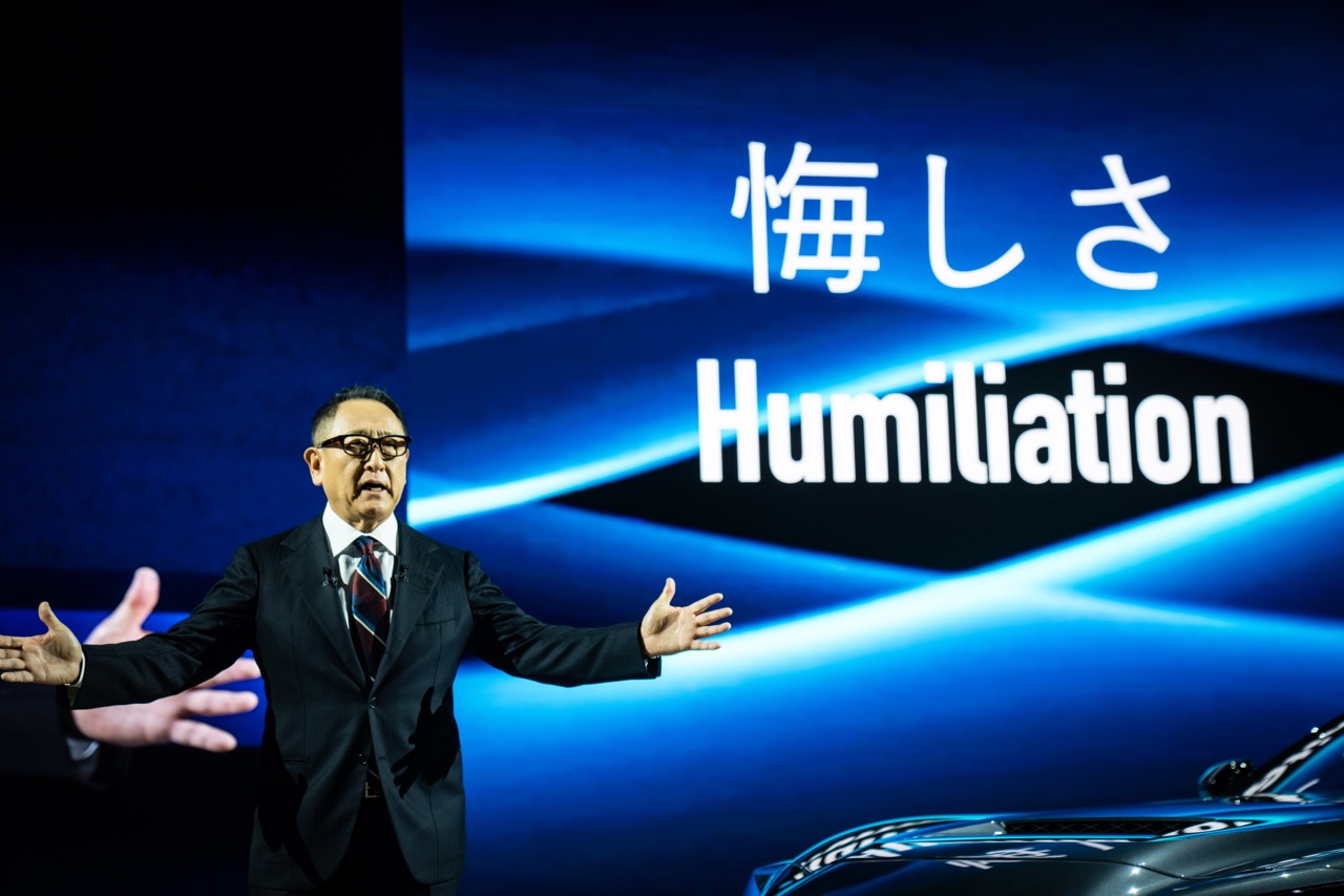 丰田章男入主美国汽车殿堂：写下亚洲车坛新传奇，车神会长的全球影响力