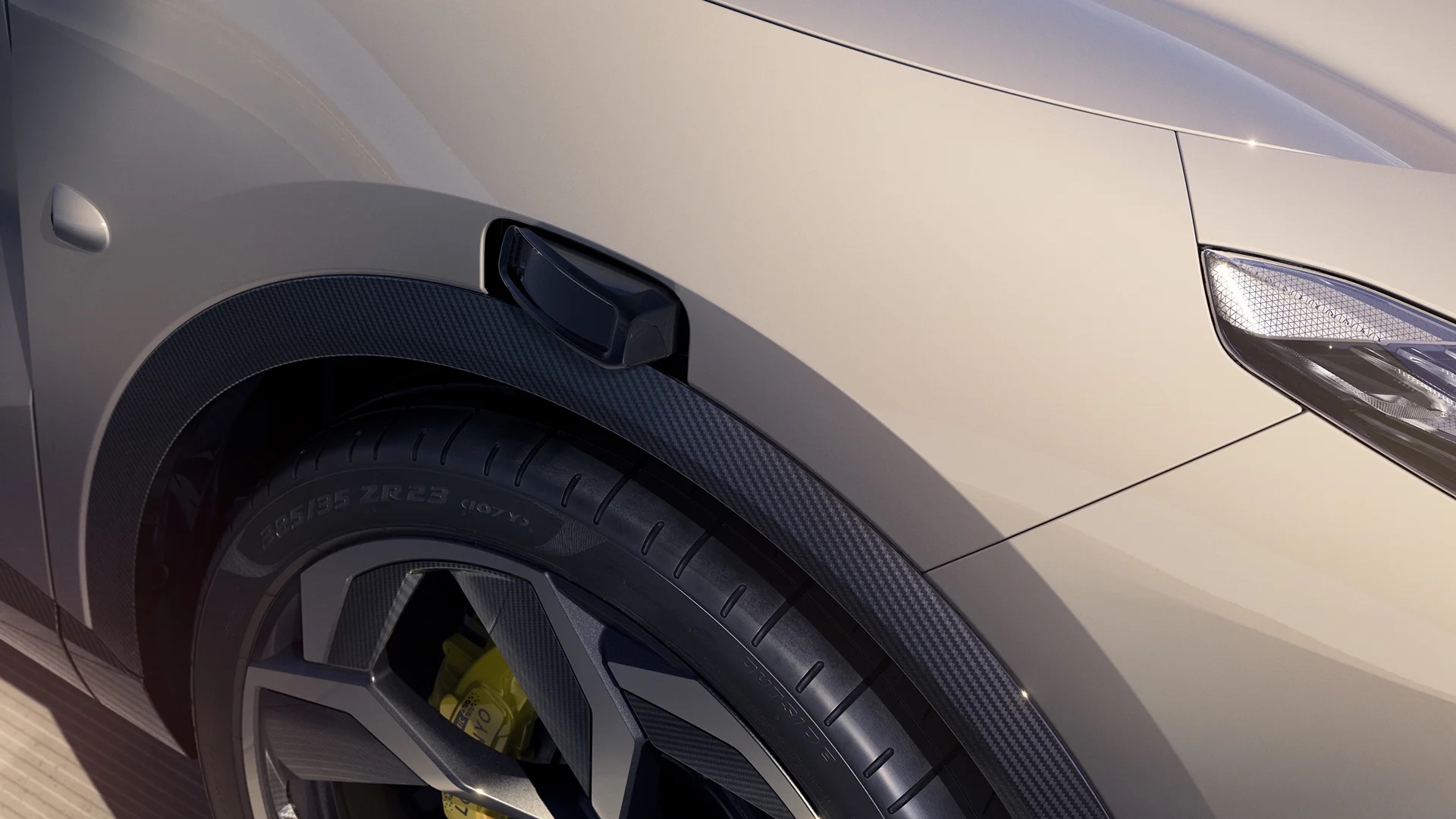 LOTUS Eletre 勇夺联合国 R171 认证：定义全球 L2 智驾安全新标竿