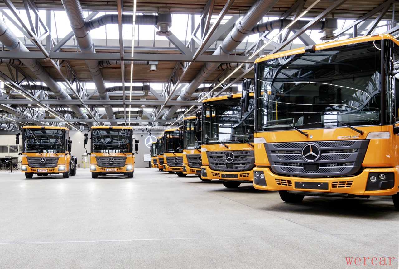 德国 Chemnitz 狂扫 11 部 Mercedes-Benz Econic 打造最强