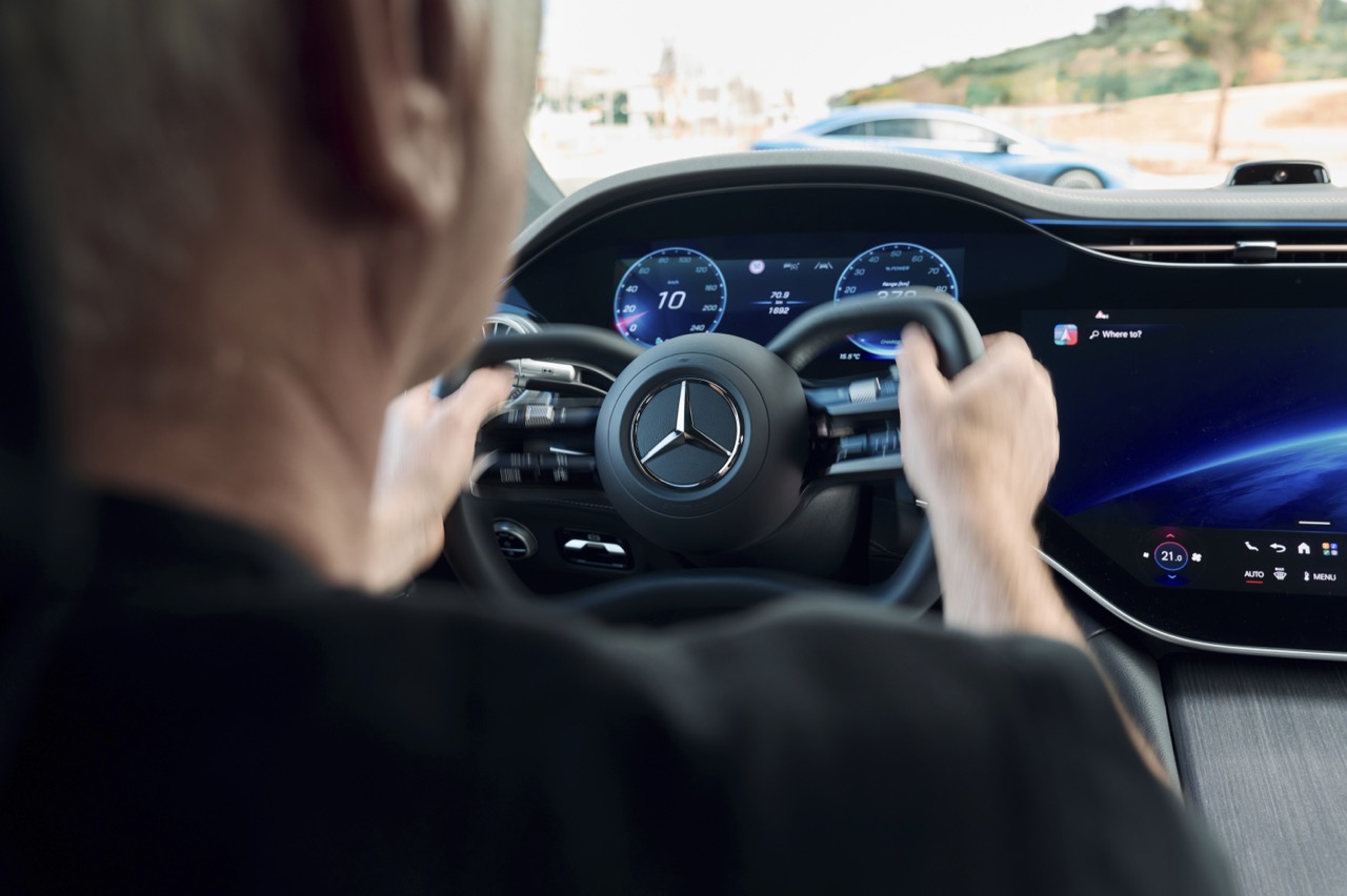 Mercedes-Benz EQS 线控转向技术登场