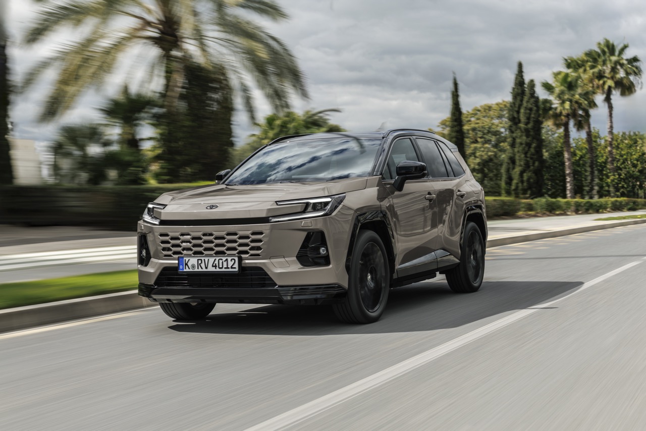 插混续航 137 公里！第六代 Toyota RAV4 英国售价公